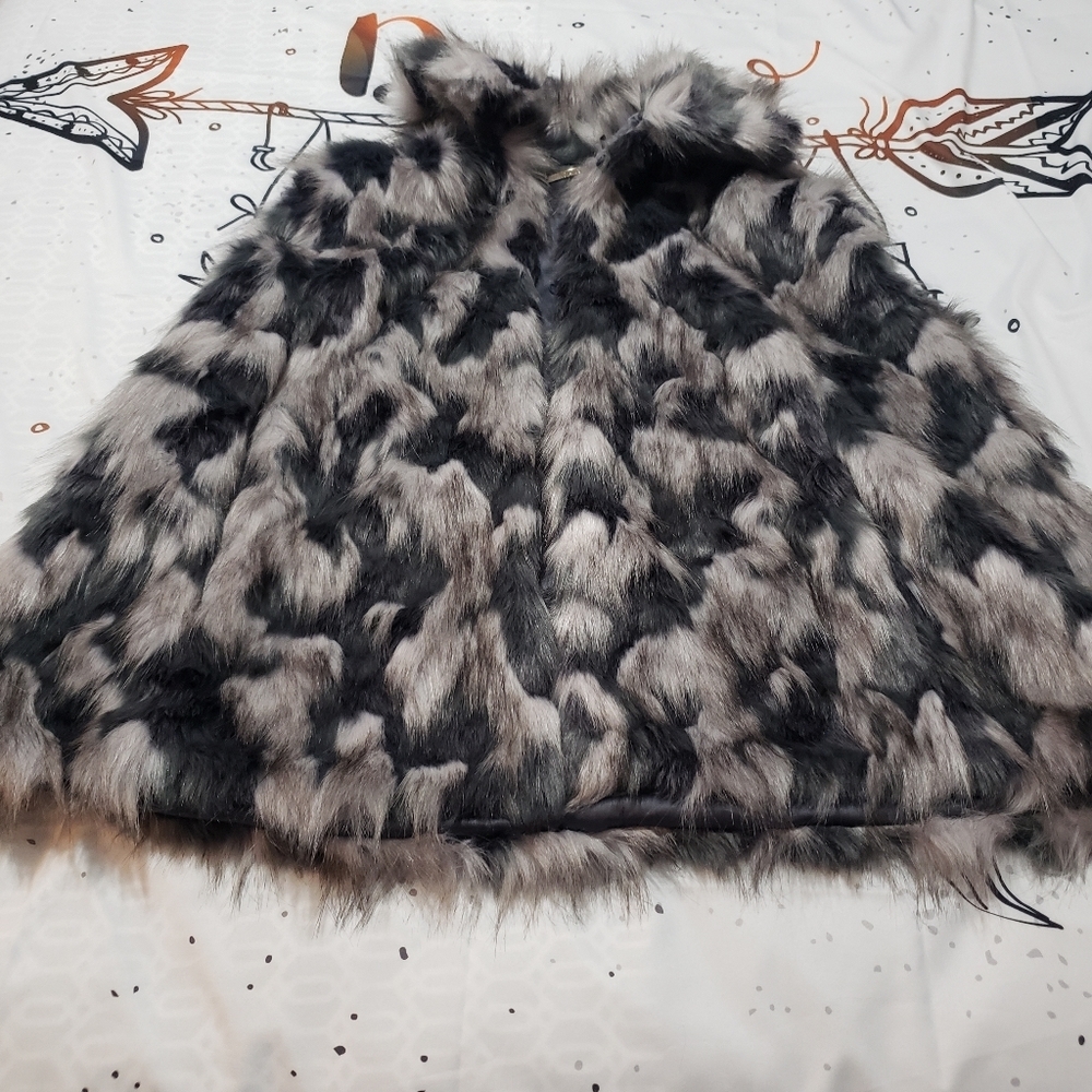 Marciano | Women’s Faux Fur Cape Brown Black Size M